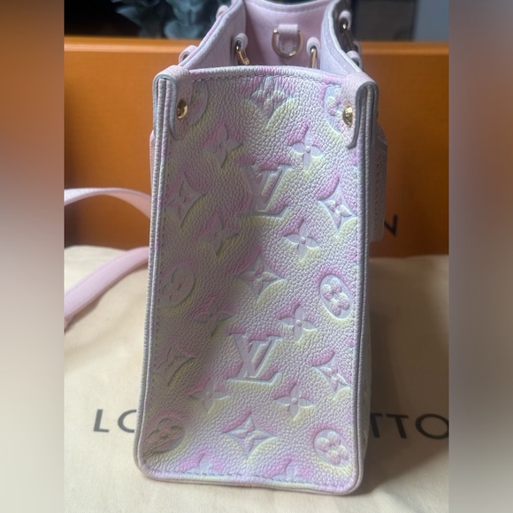 RARE🌟NEW🌟Louis Vuitton Pink Stardust On The Go PM SOLD OUT $6000 Retail price - Picture 3 of 11